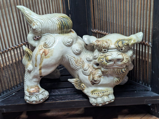 Handmade Okinawa Ceramic shishi Shisa lion Statue Lucky charm 1950s Made in Japan (R2)