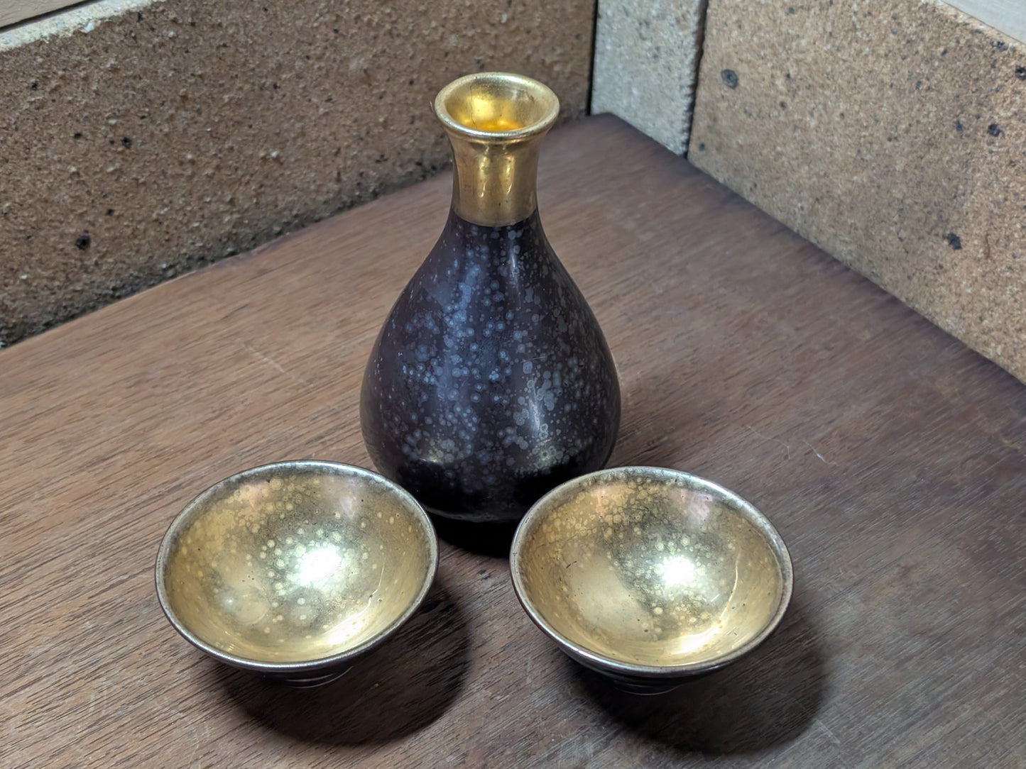 Japanese sake set gold leaf Handmade ceramics signed made in Japan E1