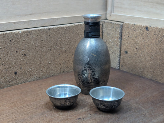 Japanese sake set, Tsugiyama, tokkuri, sake set,  Made in Japan 1980s E8