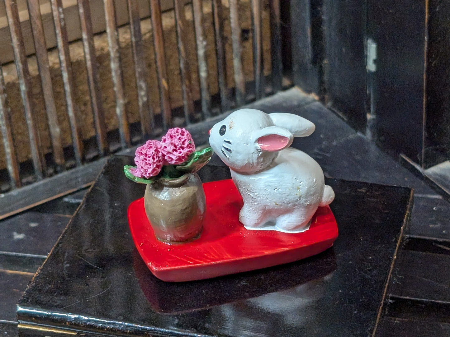 Japanese Rabbit miniature ceramic Resin Beautiful white Rabbit with flowers Made in Japan (H5)