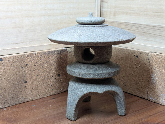 Japanese Garden Decor Mini Toro Stone Art 1960s Made in Japan (O4)