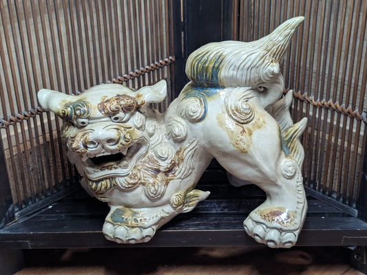 Handmade Okinawa Ceramic shishi Shisa lion Statue Lucky charm 1950s Made in Japan (R1)